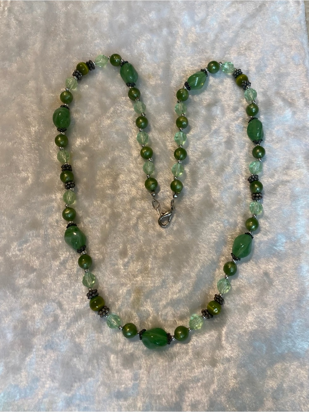 🍀VTG Green Glass Beaded Necklace